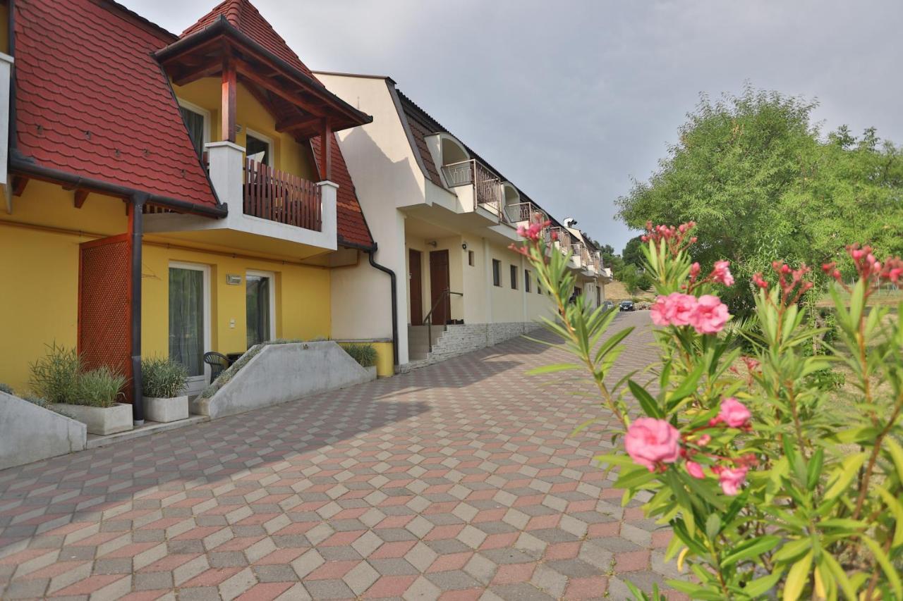 Margareta Apartman Es Ueduelohaz Богач Екстер'єр фото